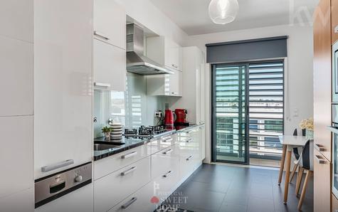 Cozinha equipada com 12,10 m2